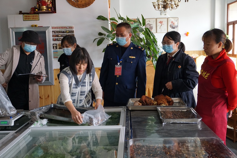 晉寧區(qū)人民檢察院聯(lián)合多部門沿湖巡查 助推落實滇池流域重點水域“十年禁漁”